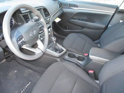 Used 2020 Hyundai Elantra SE w/ Cargo Package (C1) image 15