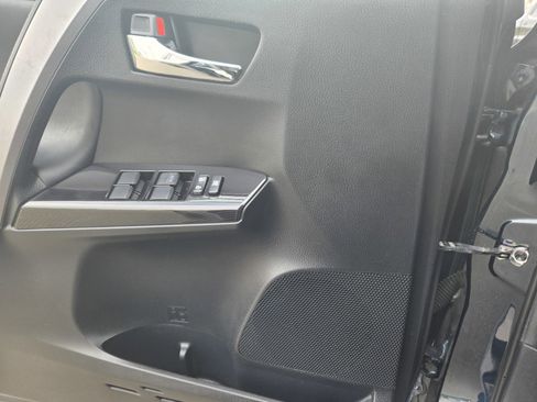 Used 2017 Toyota RAV4 SE image 16