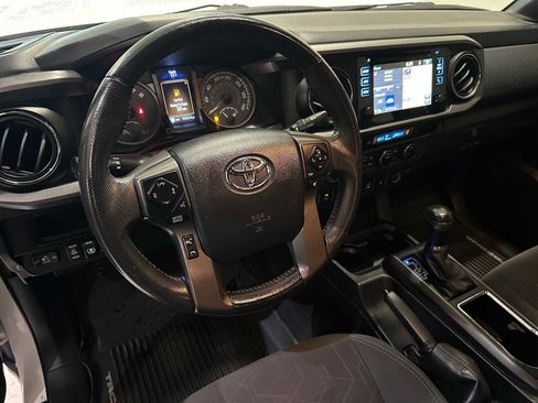 Used 2017 Toyota Tacoma TRD Off-Road AWD/4WD image 2