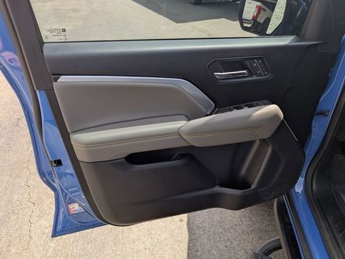 Used 2025 Chevrolet Colorado ZR2 w/ Technology Package AWD/4WD image 16