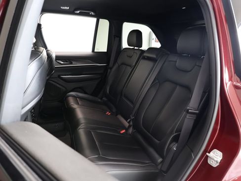 Used 2025 Jeep Grand Cherokee Limited w/ Black Appearance Package AWD/4WD image 19