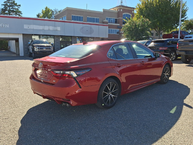 Used 2024 Toyota Camry SE FWD image 3