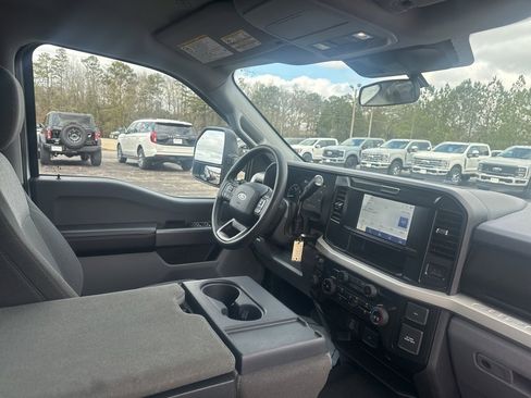Used 2025 Ford F250 XLT image 9