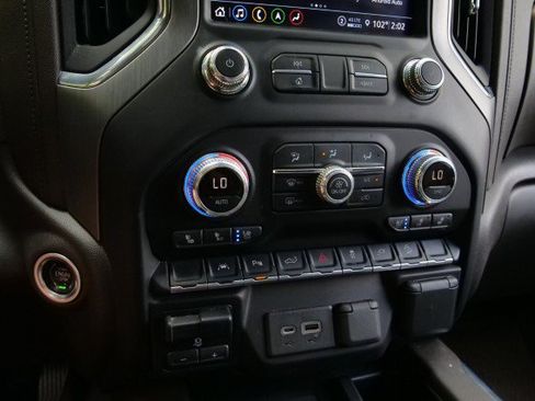 Used 2022 GMC Sierra 1500 Denali w/ Driver Alert Package II AWD/4WD image 18