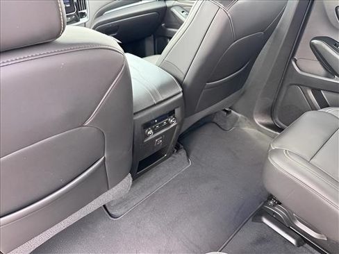 Used 2023 Chevrolet Traverse LT FWD image 12