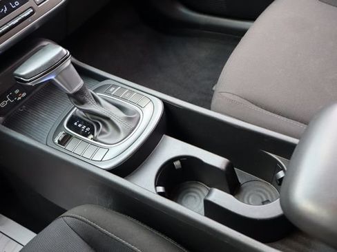 Used 2025 Hyundai Kona SEL FWD image 21