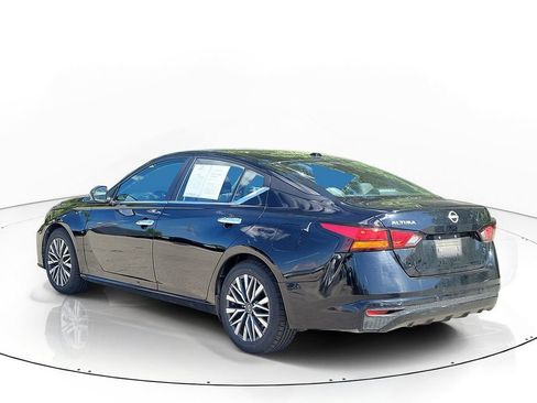 Used 2025 Nissan Altima 2.5 SV FWD image 3