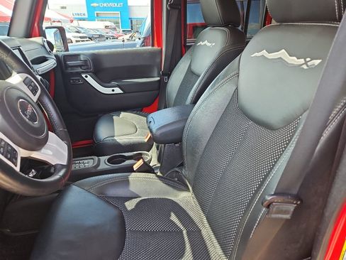Used 2015 Jeep Wrangler Unlimited Sahara AWD/4WD image 8