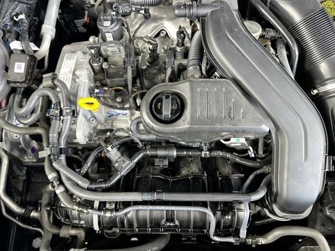 Used 2022 Volkswagen Taos SE image 28