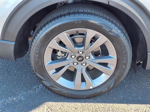 Used 2022 Ford Explorer XLT w/ Equipment Group 202A image 29