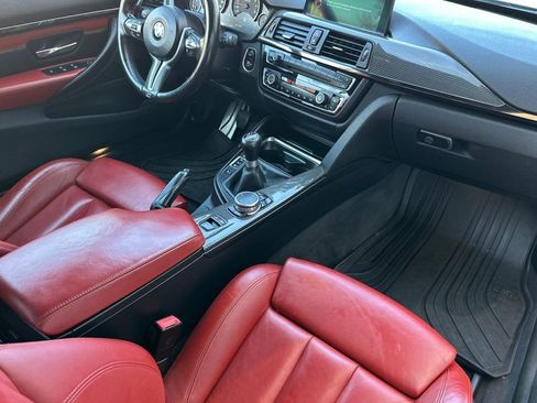 Used 2015 BMW M4 Convertible image 16