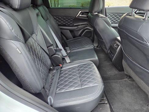 Used 2023 Mitsubishi Outlander SEL image 15