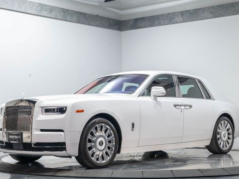 Used 2019 Rolls-Royce Phantom Sedan RWD image 3