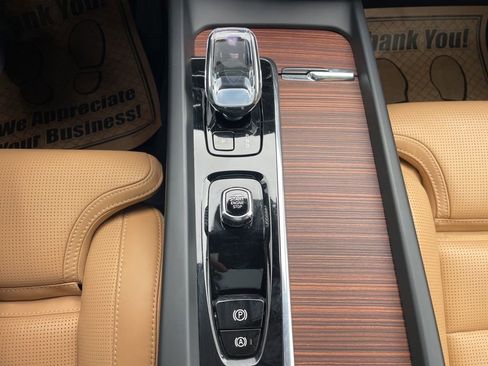 Certified 2024 Volvo XC60 B5 Ultimate image 35