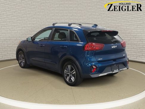 Used 2022 Kia Niro EX Premium image 7