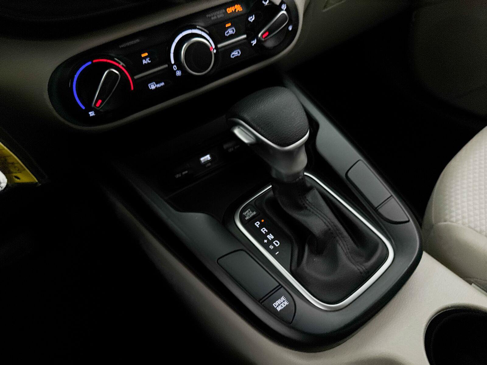 Used 2025 Kia Soul LX w/ LX Technology Package FWD image 27