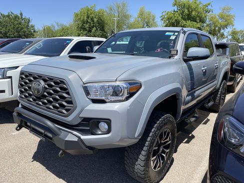Used 2021 Toyota Tacoma TRD Sport w/ Technology Package RWD image 4