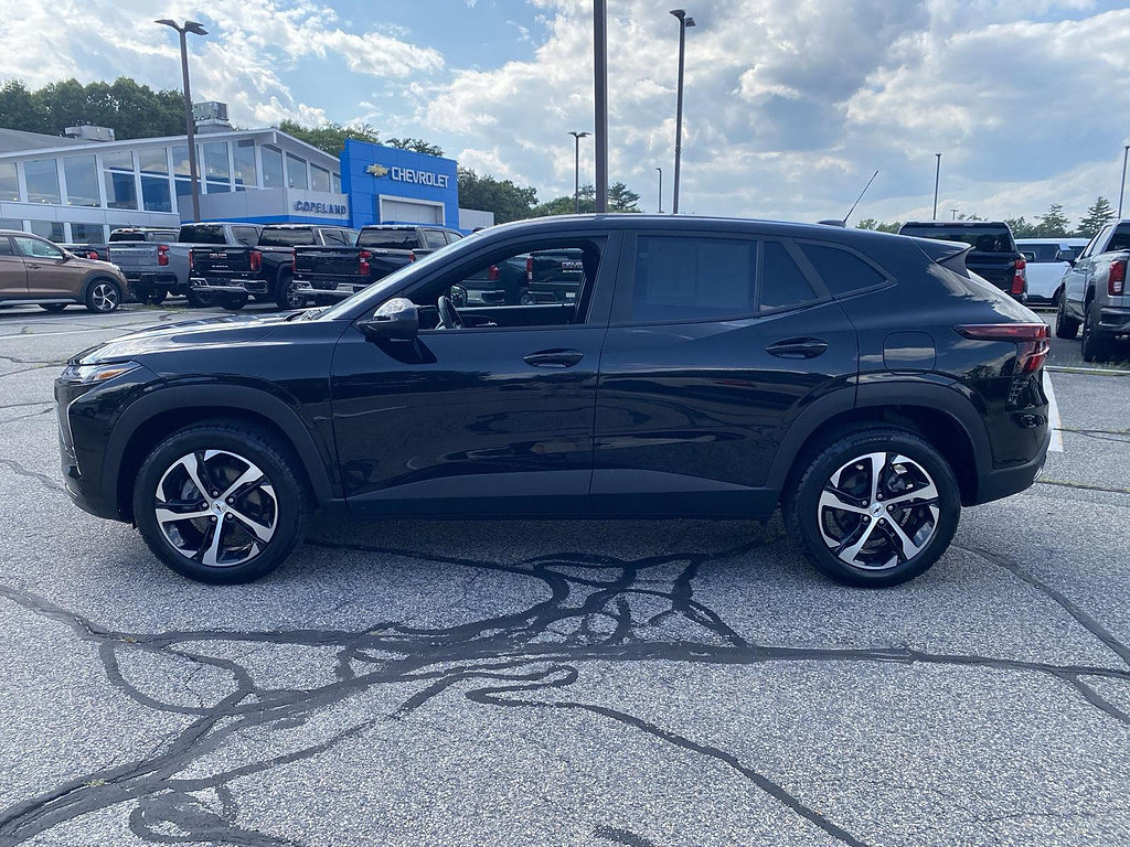 Used 2024 Chevrolet Trax RS w/ Sunroof Package FWD image 5