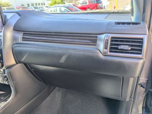 Used 2023 Lexus GX 460 Luxury w/ Sport Design Package AWD/4WD image 32