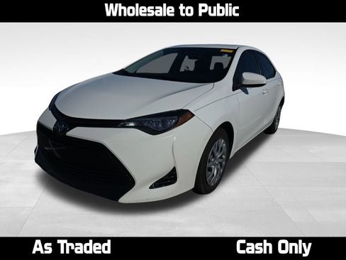 Used 2018 Toyota Corolla LE image 1