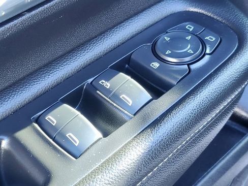 Used 2024 GMC Terrain SLE image 11