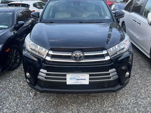 Used 2017 Toyota Highlander Limited w/ Carpet Mat Package image 2