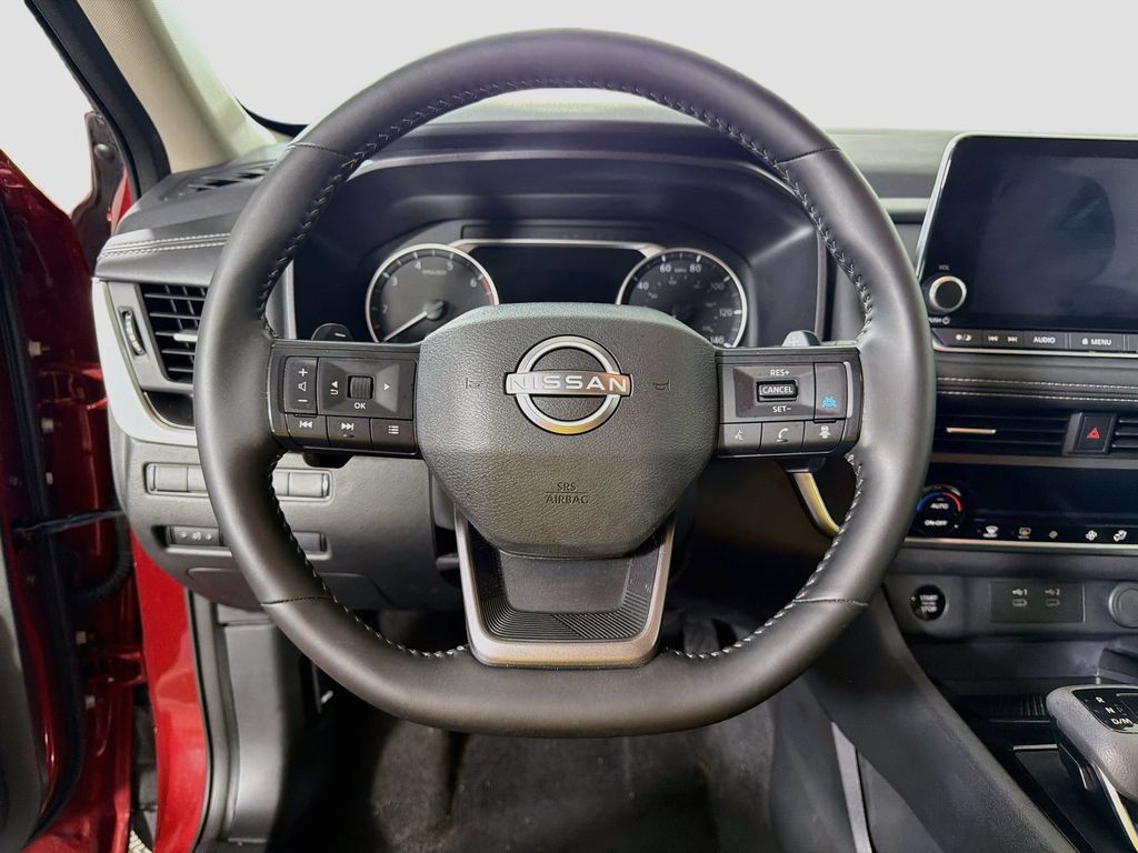 Used 2025 Nissan Rogue SV AWD/4WD image 13