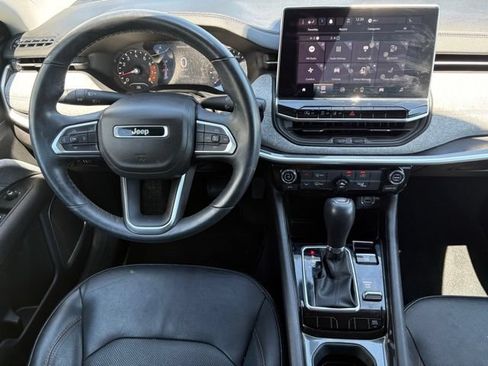 Used 2022 Jeep Compass Latitude AWD/4WD image 3