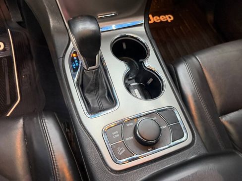 Used 2020 Jeep Grand Cherokee Limited AWD/4WD image 19