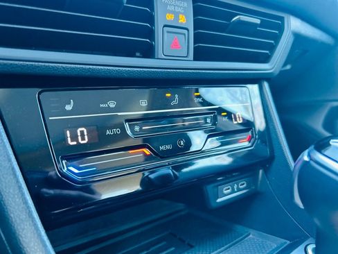 Used 2025 Volkswagen Jetta SE image 21