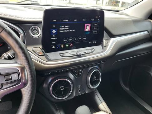 Used 2025 Chevrolet Blazer LT FWD image 8