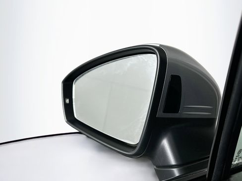 Used 2023 Volkswagen Tiguan SE image 16