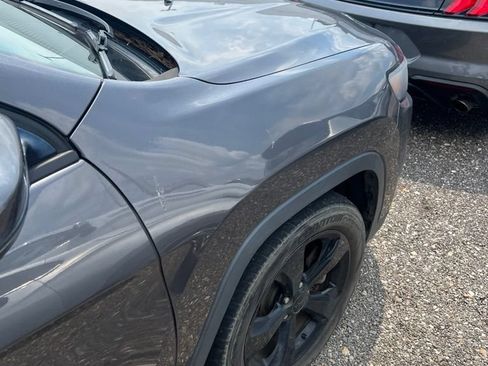 Used 2019 Jeep Cherokee Latitude Plus FWD image 20