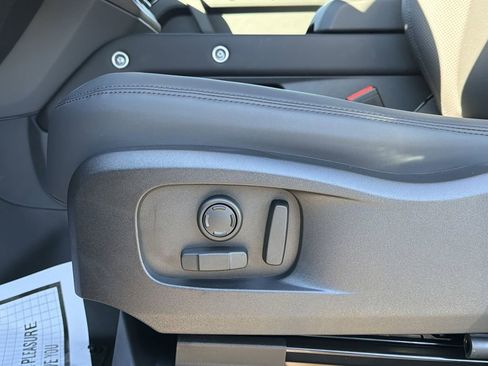 New 2026 Land Rover Defender 110 X-Dynamic SE image 20