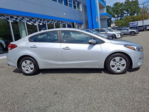 Used 2017 Kia Forte LX image 5
