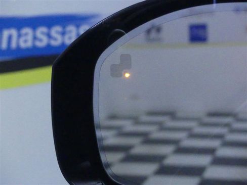 Used 2016 Land Rover Range Rover Sport HSE image 27