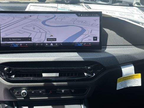 Used 2025 BMW 330i xDrive Sedan w/ Premium Package image 29