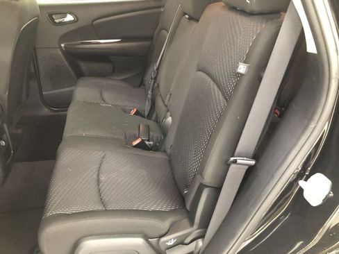 Used 2017 Dodge Journey SXT w/ Comfort/Convenience Group FWD image 18