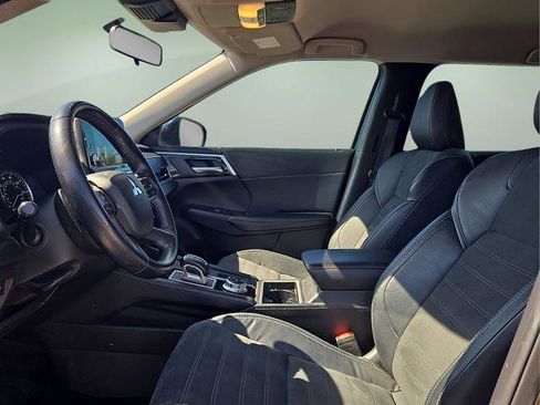 Used 2022 Mitsubishi Outlander SE image 21