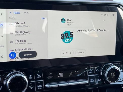 New 2025 Toyota Highlander XLE image 16