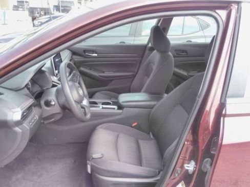 Used 2024 Nissan Altima 2.5 SV FWD image 5