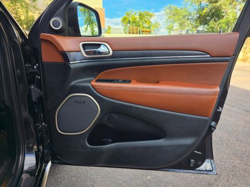 Used 2015 Jeep Grand Cherokee Summit w/ Platinum Series Group image 25