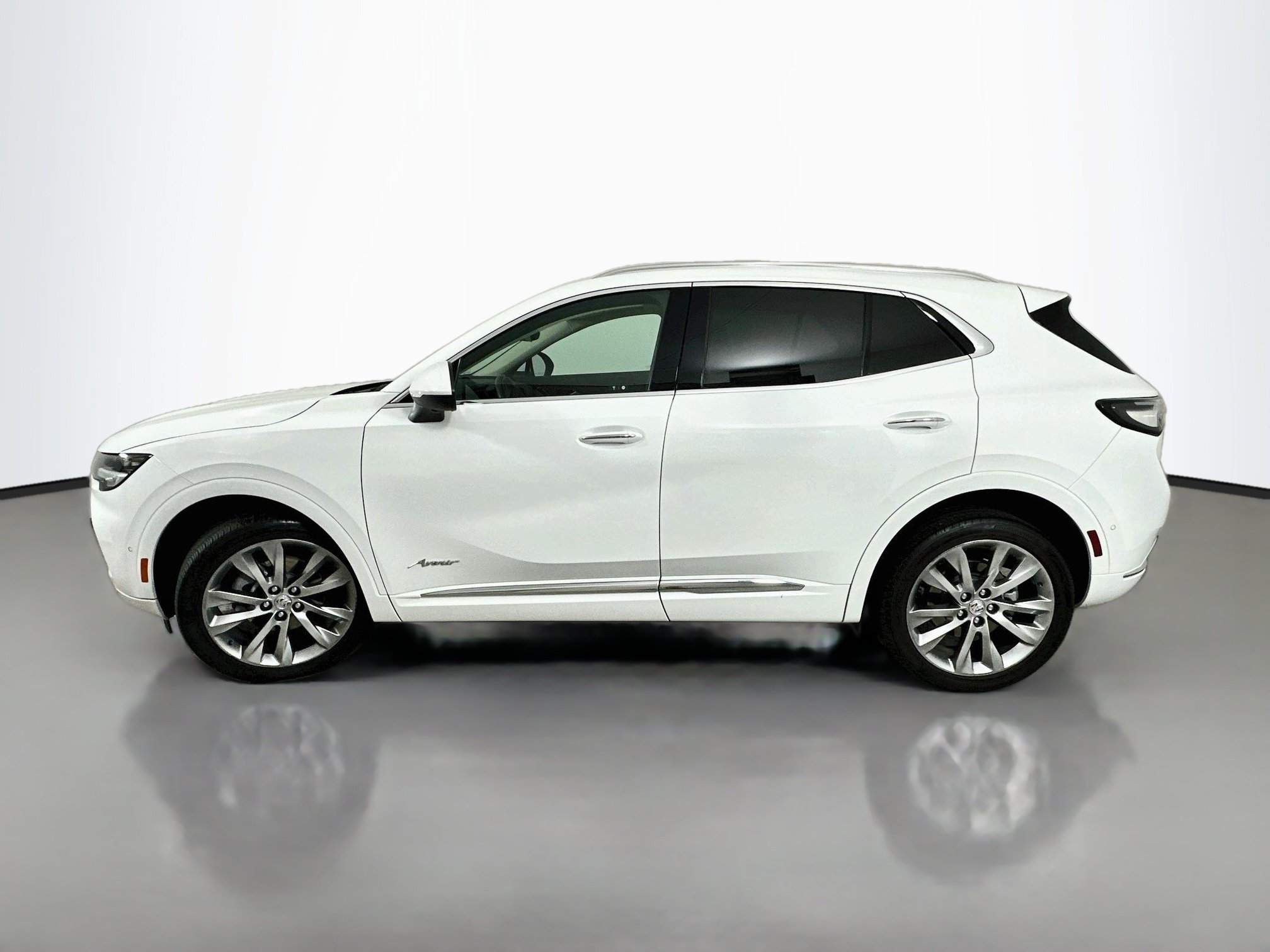 Used 2022 Buick Envision Avenir w/ Technology Package II FWD image 4
