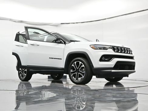 Used 2024 Jeep Compass Limited image 44