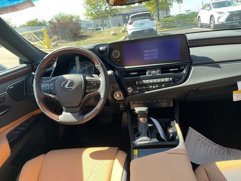 New 2025 Lexus ES 350 Ultra Luxury image 19