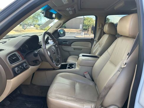 Used 2011 GMC Yukon XL SLT w/ SLT-2 Equipment Package image 7