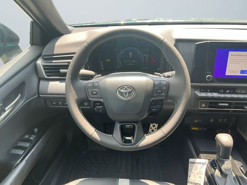 Used 2025 Toyota Camry SE w/ Convenience Package FWD image 12