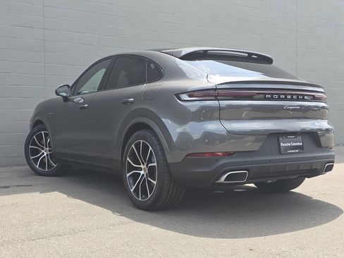 New 2025 Porsche Cayenne E-Hybrid image 3