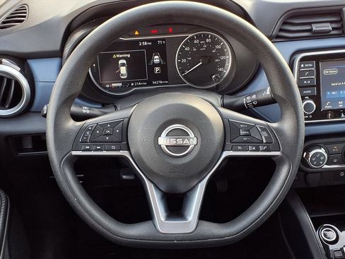 Used 2023 Nissan Versa SV image 19