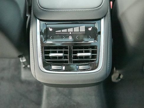 New 2026 Volvo XC90 B6 Plus w/ Protection Package Premier image 23